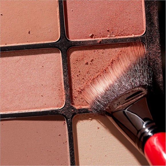 Smashbox Cali Contour Blush, Highlighter, & Bronzer Face Palette (light/medium) - Picture 10 of 15